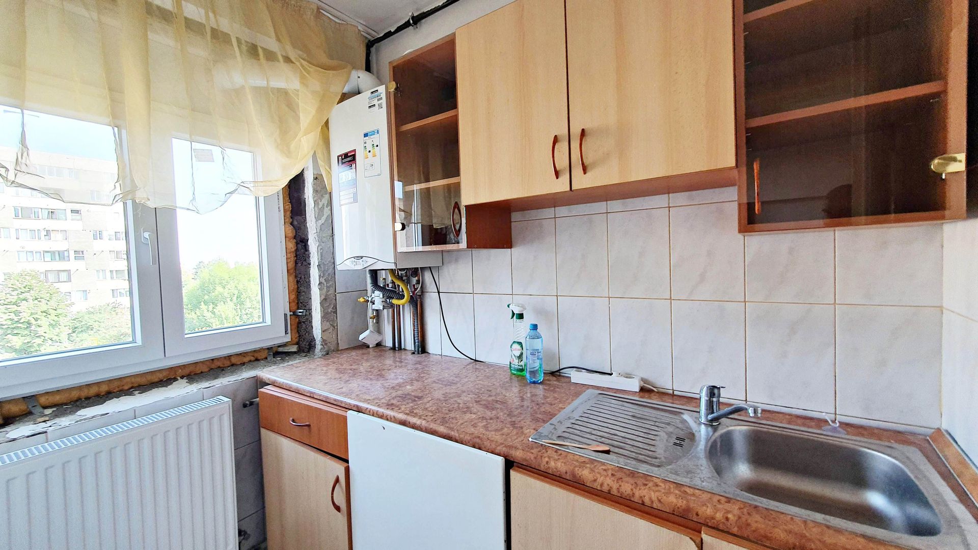 Calea Bucuresti, garsoniera cf I etaj 4/9 libera,semimobilata - Poză 4