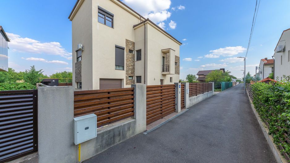 VANZARE Vilă PREMIUM cu 6 camere în zona Central, OTOPENI - Poză 1
