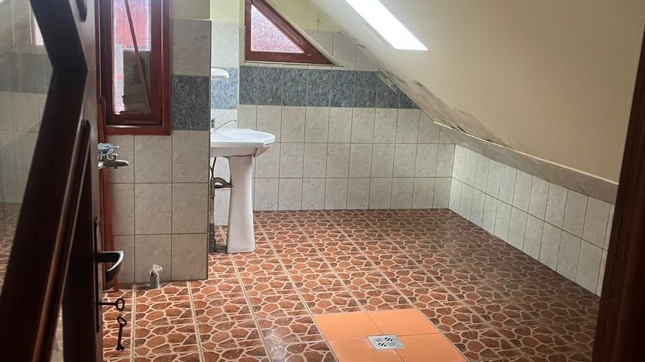 Casă complet renovată, pentru locuință sau pensiune turistică! - Poză 10