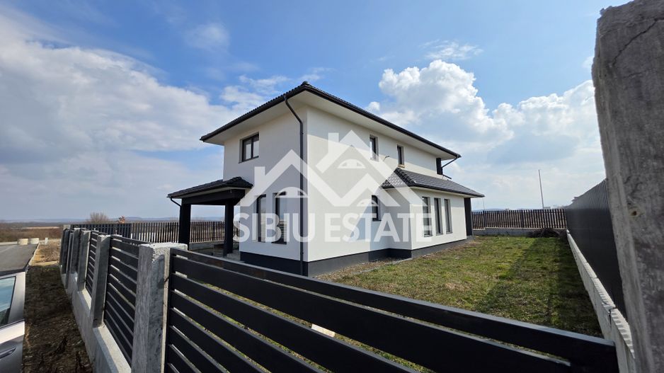 Casa individuala ,cu carport si pivnita, Calea Cisnadiei - Poză 5