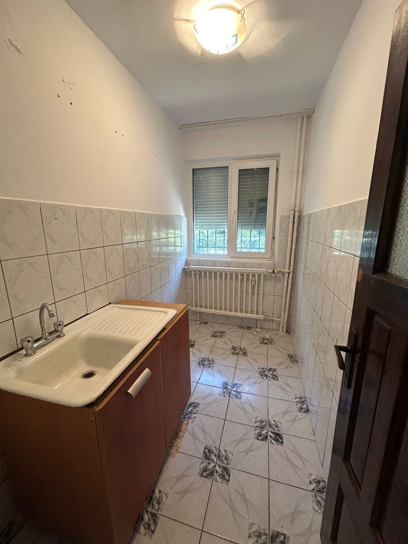 Apartament cu 3 camere și boxă în zona Complex KM5 - Poză 9