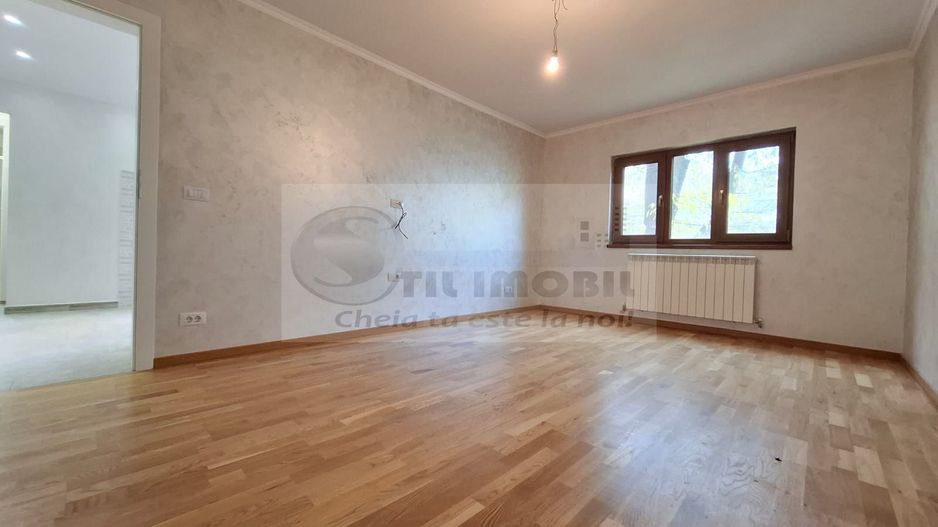 Liber, apartament 2 camere, 53 mp, Nicolina - Belvedere, baie cu geam - Poză 1