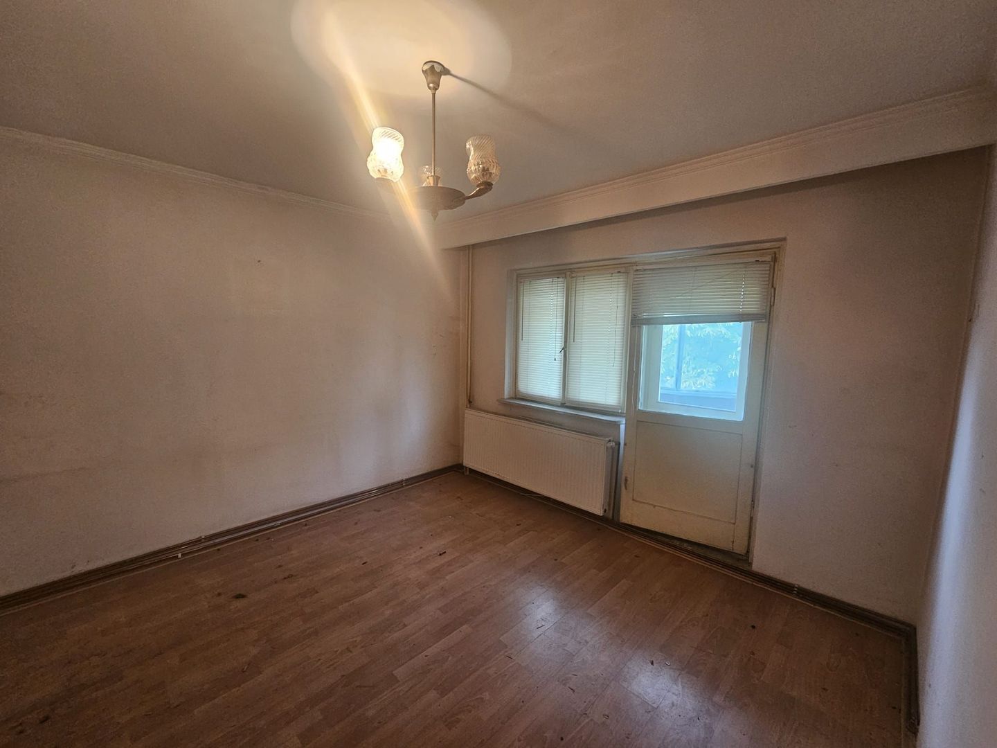 Apartament spațios 3 camere, 2 băi și 2 balcoane – Craiovei, Gh. Doja - Poză 12