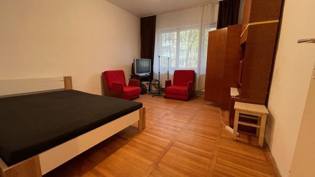 Apartament 1 camera, decomandat, zona Blascovoci. - Poză 1