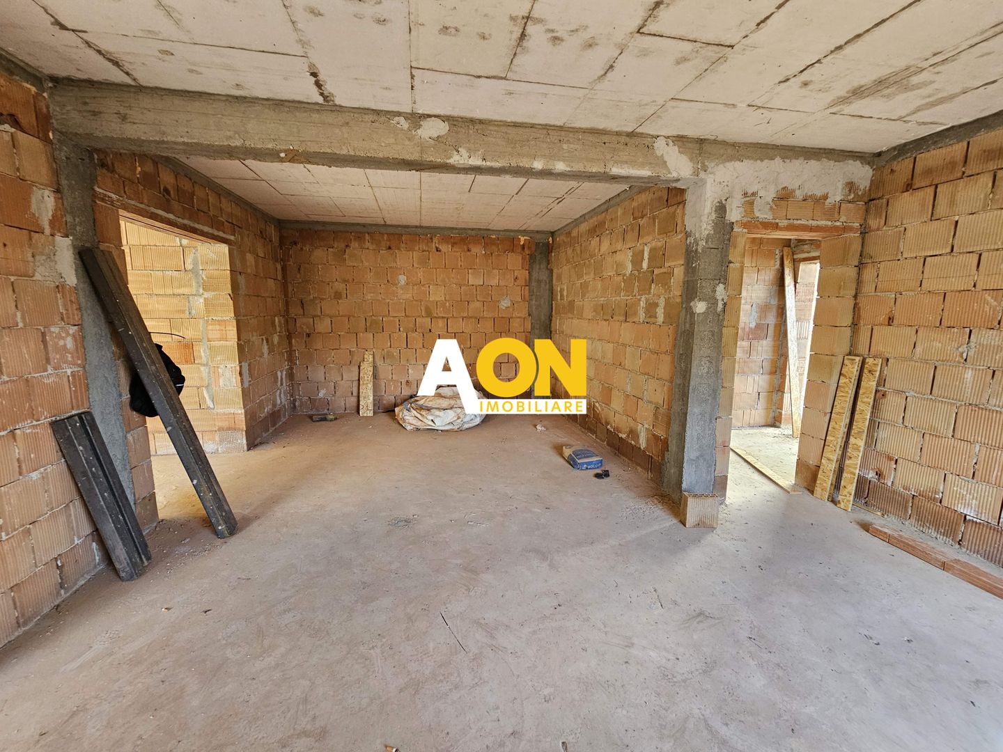 Duplex modern 121 mp utili, 4 camere, curte 315 mp, zonă liniștită - Poză 2