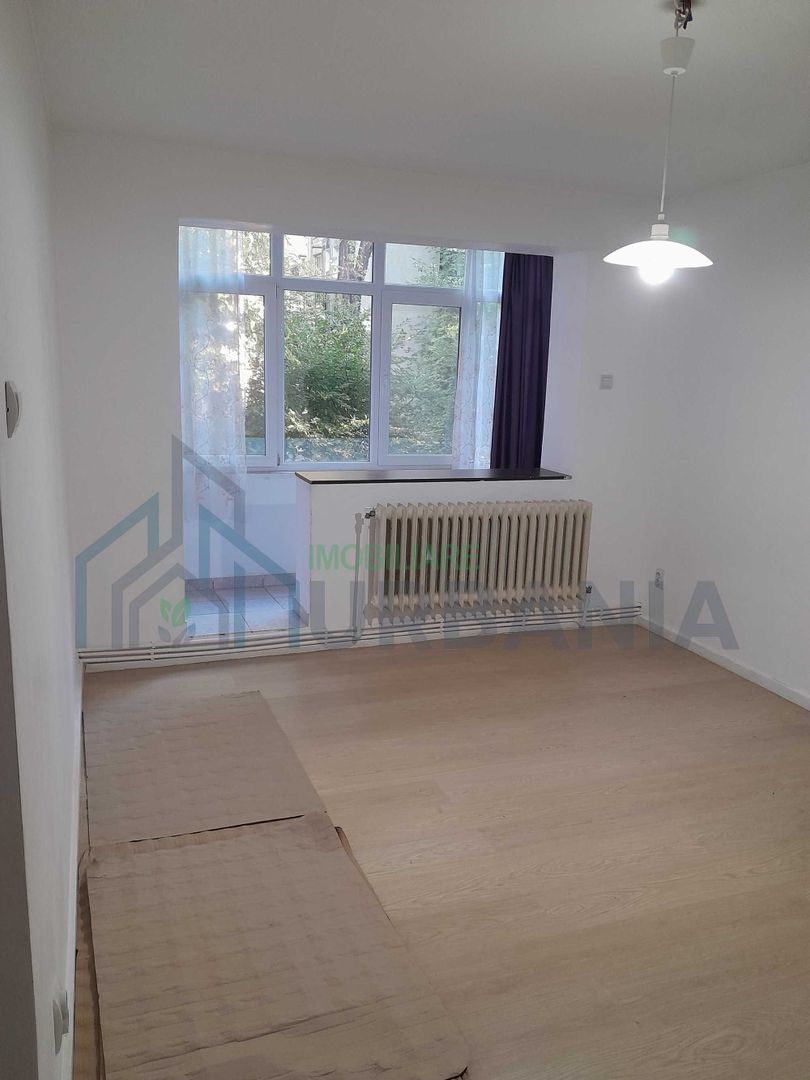 Apartament 2 camere semidecomandat în Tătărași, etaj 1, două balcoane, lângă parcul mare - Poză 1