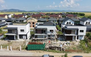 VILĂ CU DESIGN MODERN ȘI PRIVELIȘTE SPECTACULOASĂ CĂTRE MUNȚI - Poză 2