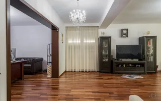 Vilă renovată P+1+M  | Foișor vitrat, grădină și jacuzzi - Poză 20