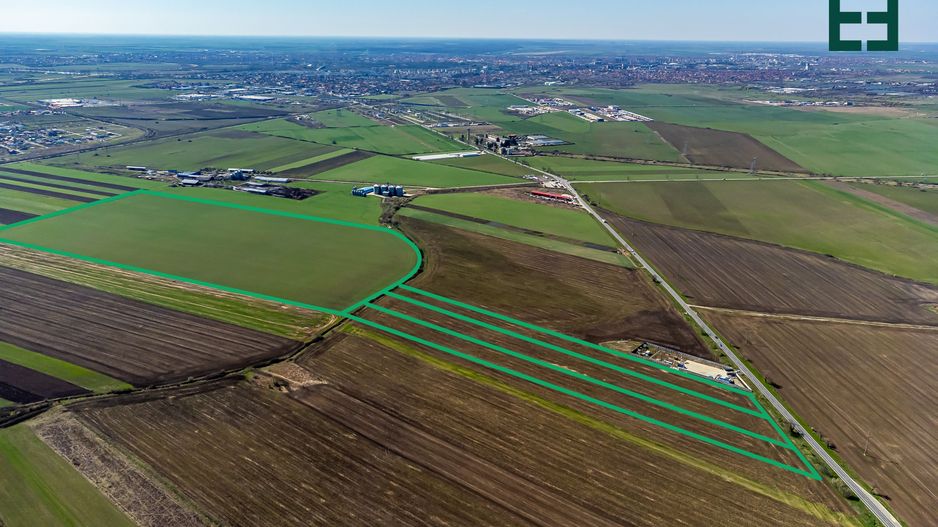 Teren intravilan cu acces la Drum Județean DJ 709 - 275200 mp - Poză 2