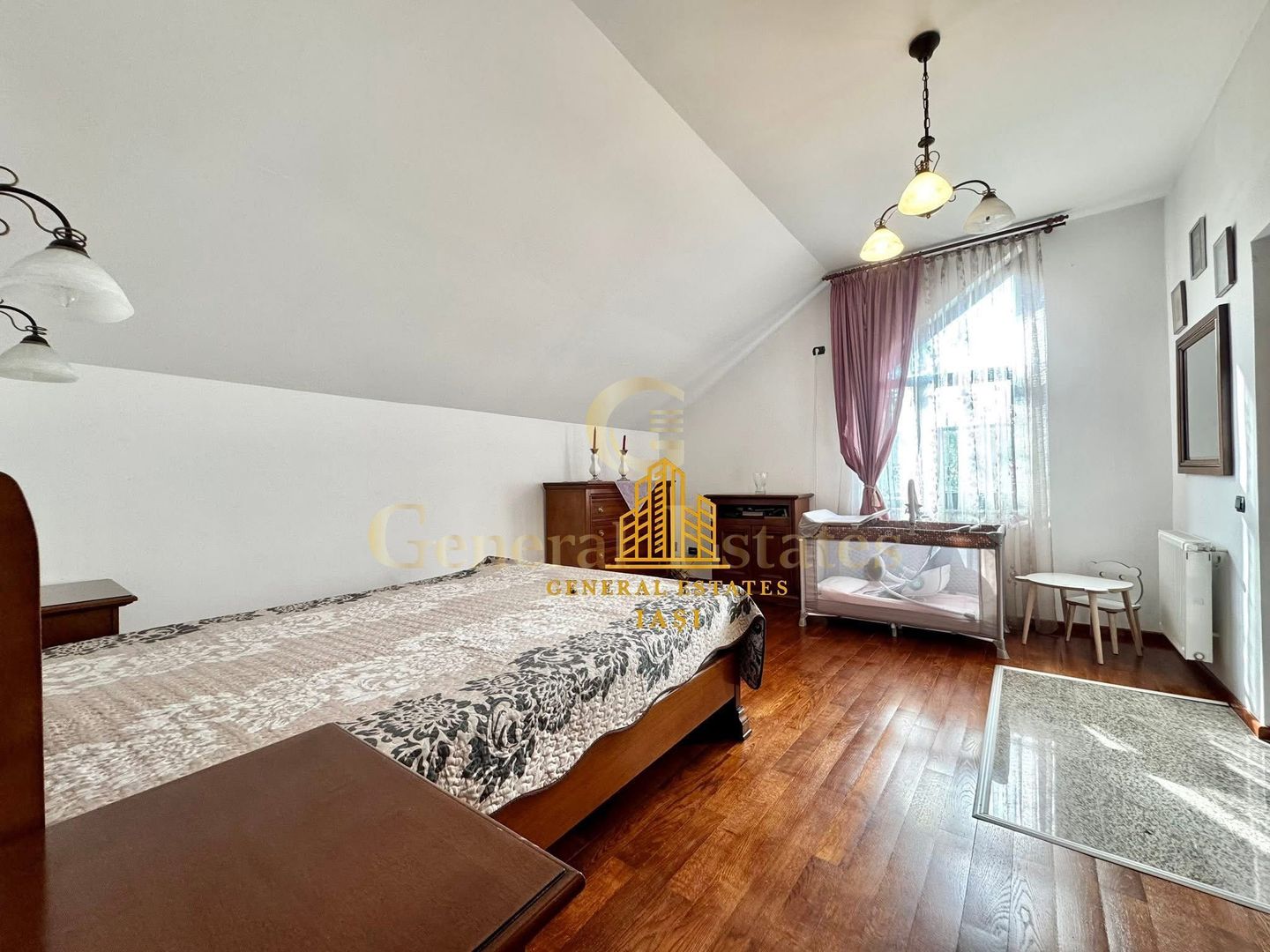 Vânzare Casă în Bucium cu Priveliște Panoramică - Poză 13