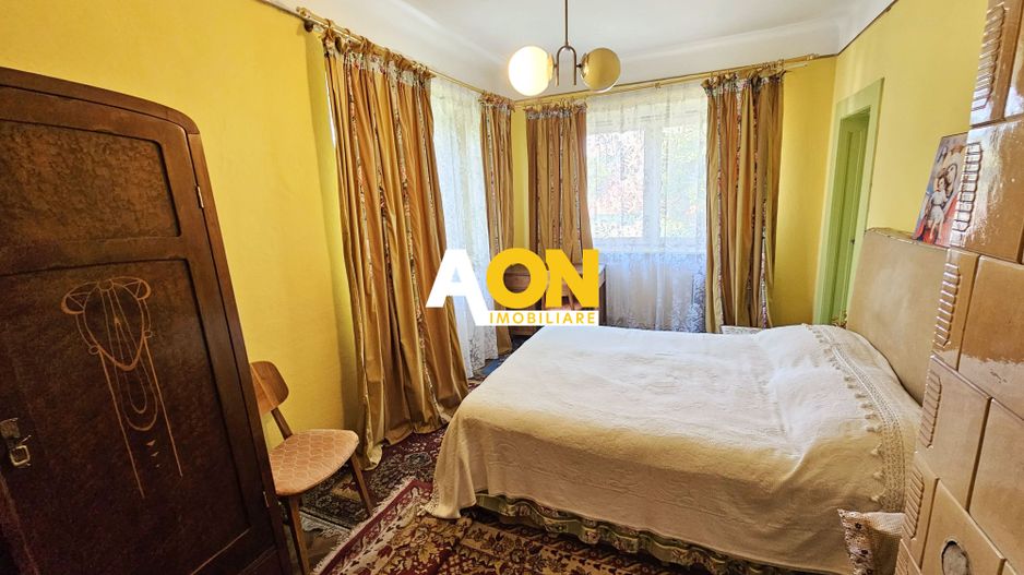 Casa situata in imediata apropiere a Cetatii - Poză 13