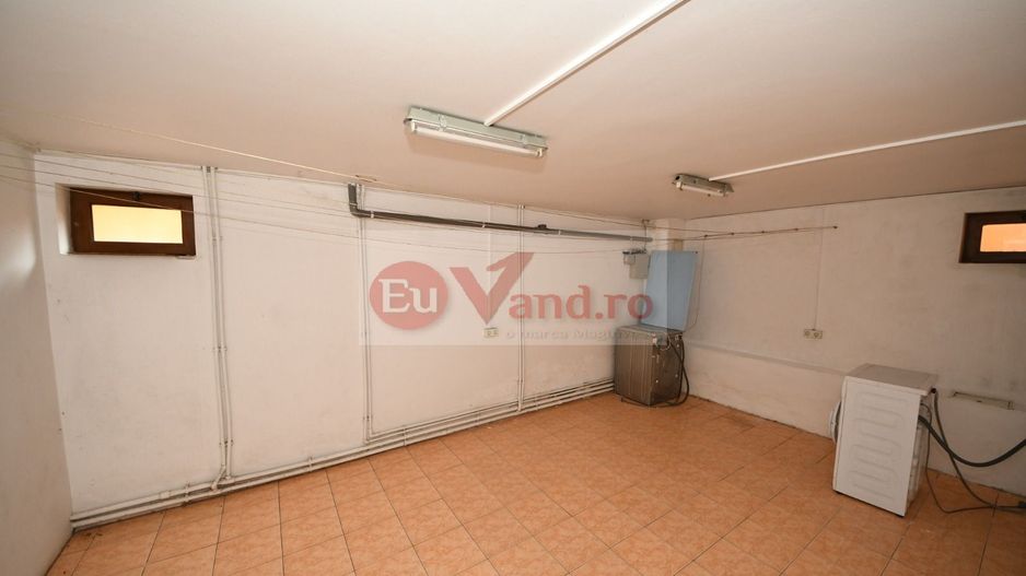 Vila spatioasa, pretabil pentru locuit/clinica, zona Micro 17 – Galati - Poză 8