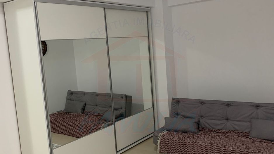 Inchiriem studio in Micro 17 , etaj 2 bloc ROKA, parcare privata, - Poză 5