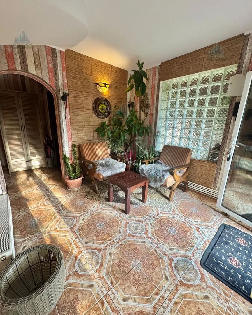 Casă de vânzare pe strada Tudor Vladimirescu - Poză 2