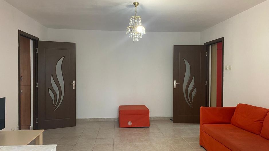Modificat in 3 camere! Vanzare apartament in Targoviste-Micro 4 - Poză 1