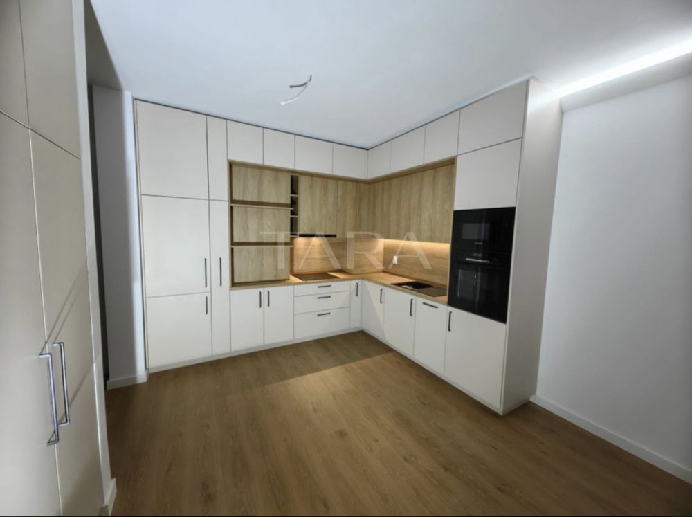 Apartament cu priveliște superbă, zona Vivo - Poză 1