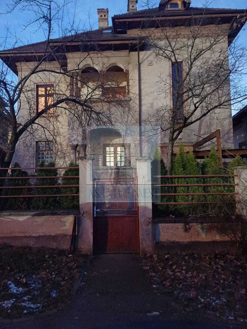 2 Apartamente,  Demisol+Parter, 9 camere - zona Centrul Istoric - Poză 3