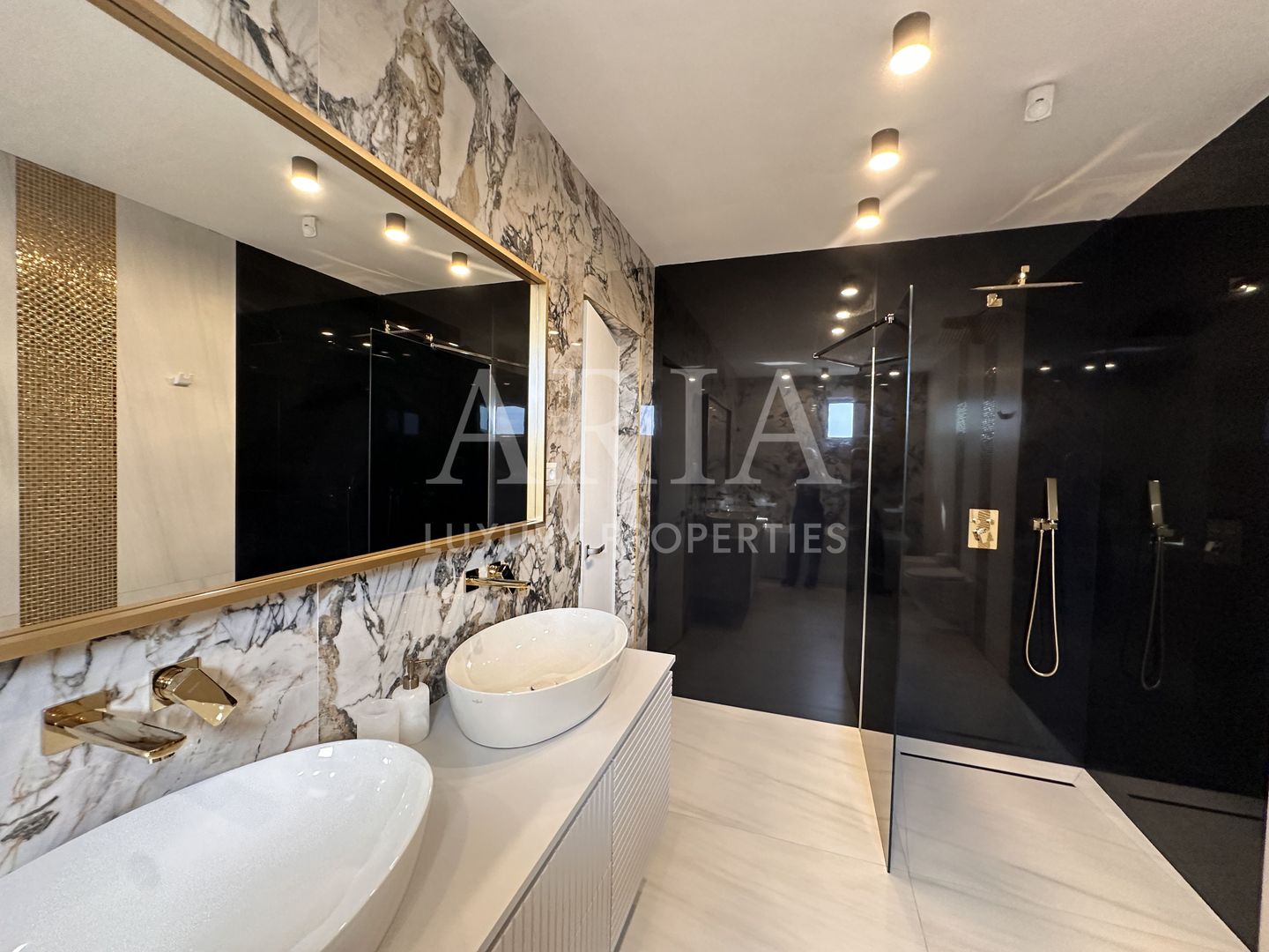 SMART VILLA - POOL - LUXURY GATED COMMUNITY - NEAR THE FOREST - Poză 17