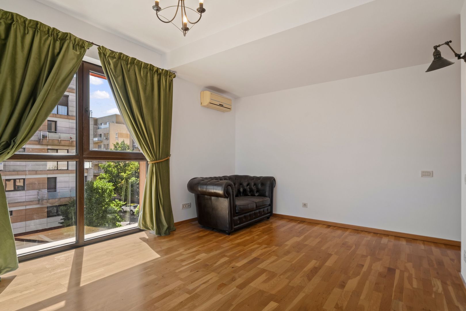 Apartament Otopeni CENTRAL 3 camere, 102m2,  Luminos si Primitor - Poză 5