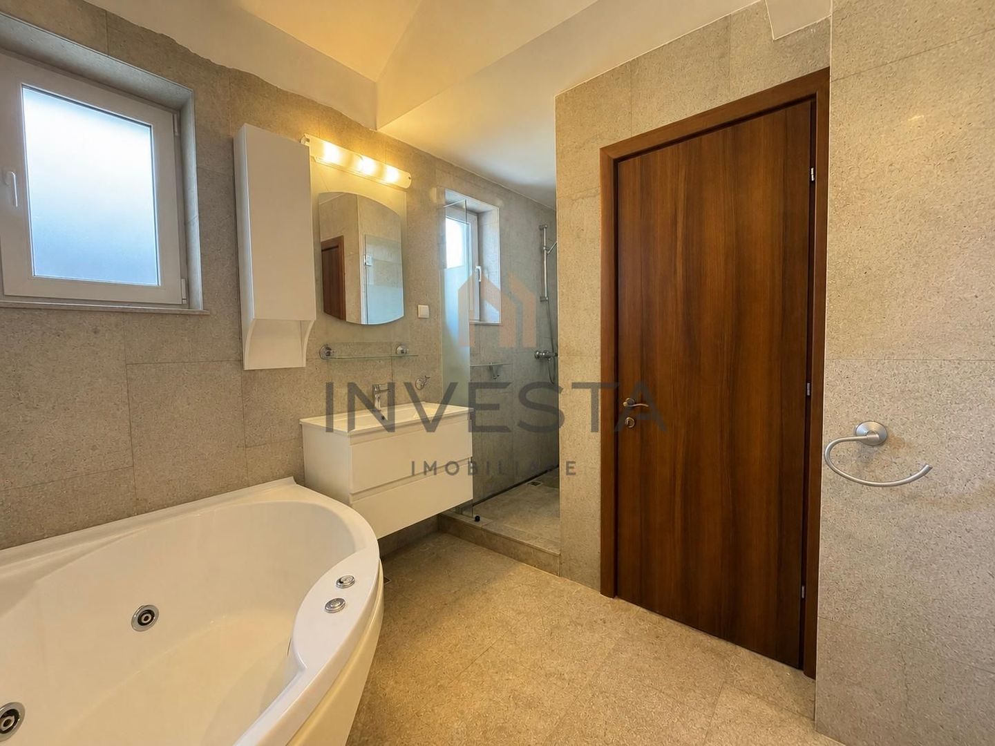 Casa de 360 mp cu sauna si garaj dublu de inchiriat in zona Buna Ziua - Poză 15