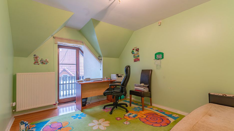 Ansamblu imobiliar compus din 2 proprietati si 700 mp teren - Poză 13