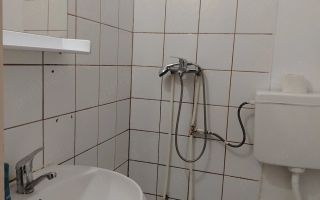Garsonieră de închiriat în zona Nicolina, în spatele Hotelului Victoria - Poză 2
