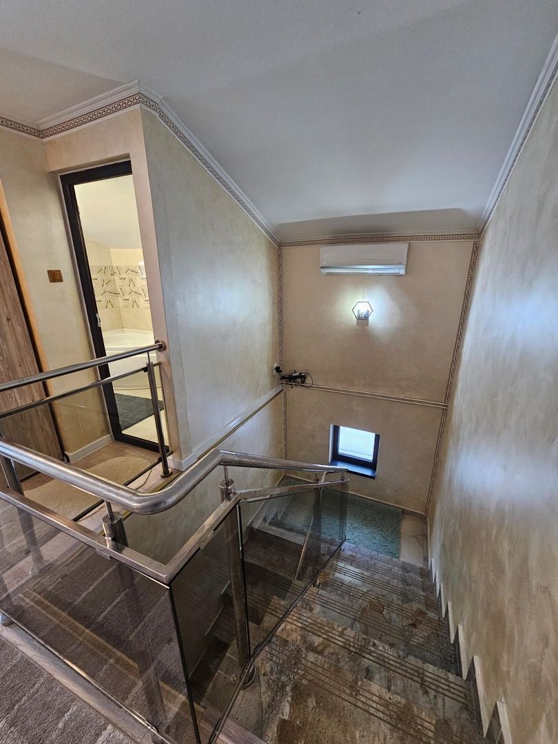 Casă / Vilă cu 5 camere de vânzare în Craiova - Poză 19