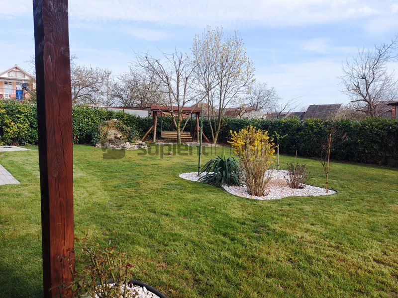 De vanzare casa si spatiu de restaurant in Tarian - Poză 10