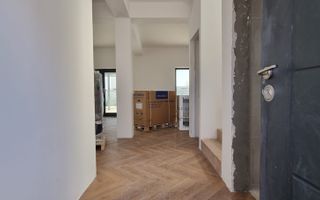 Vilă Individuală cu 700 mp Teren și Mansardă Amenajată - Poză 4