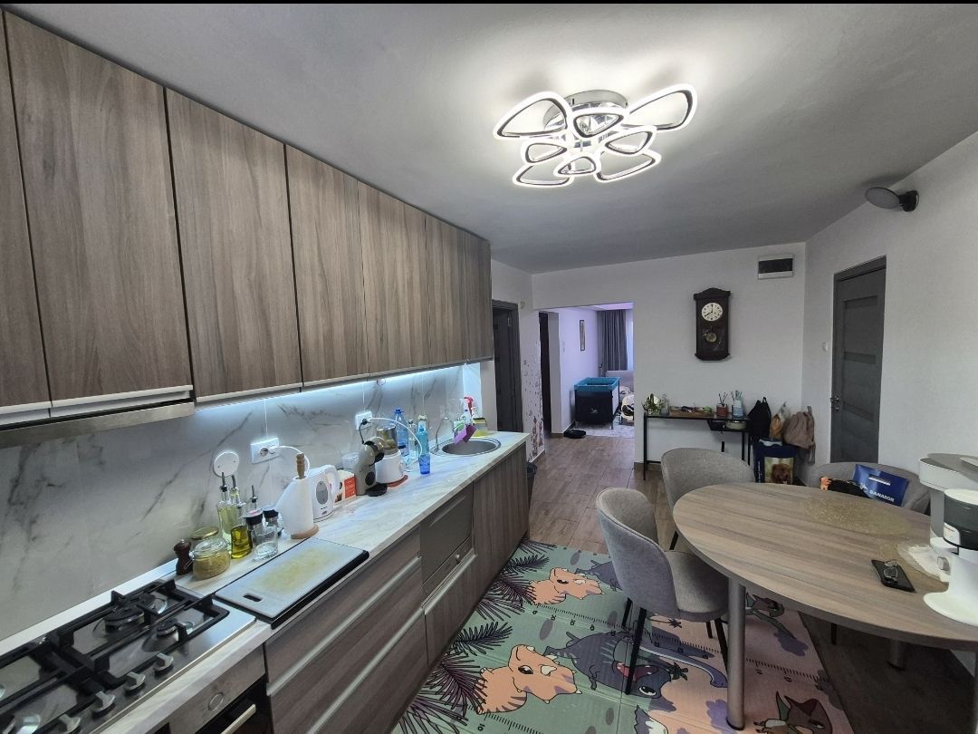 Ap decomandat 4 camere , 2 bai si 2 balcoane-zona Colentina bloc 1986 - Poză 2