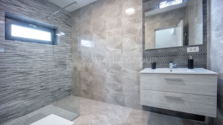 Prestigiu si eleganta! Proprietate de LUX, cu garaj si piscina -Harman - Poză 16