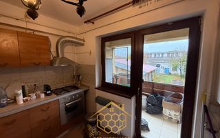 Apartament spatios 3 camere la 10 minute de centru cu loc de parcare - Poză 4