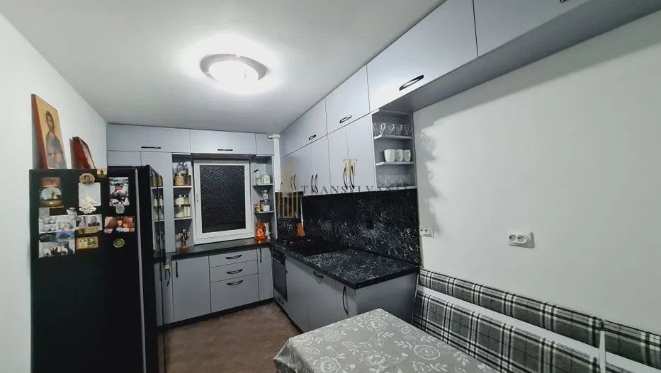 Apartament 3 camere, decomandat, mobilat și utilat complet - Poză 7