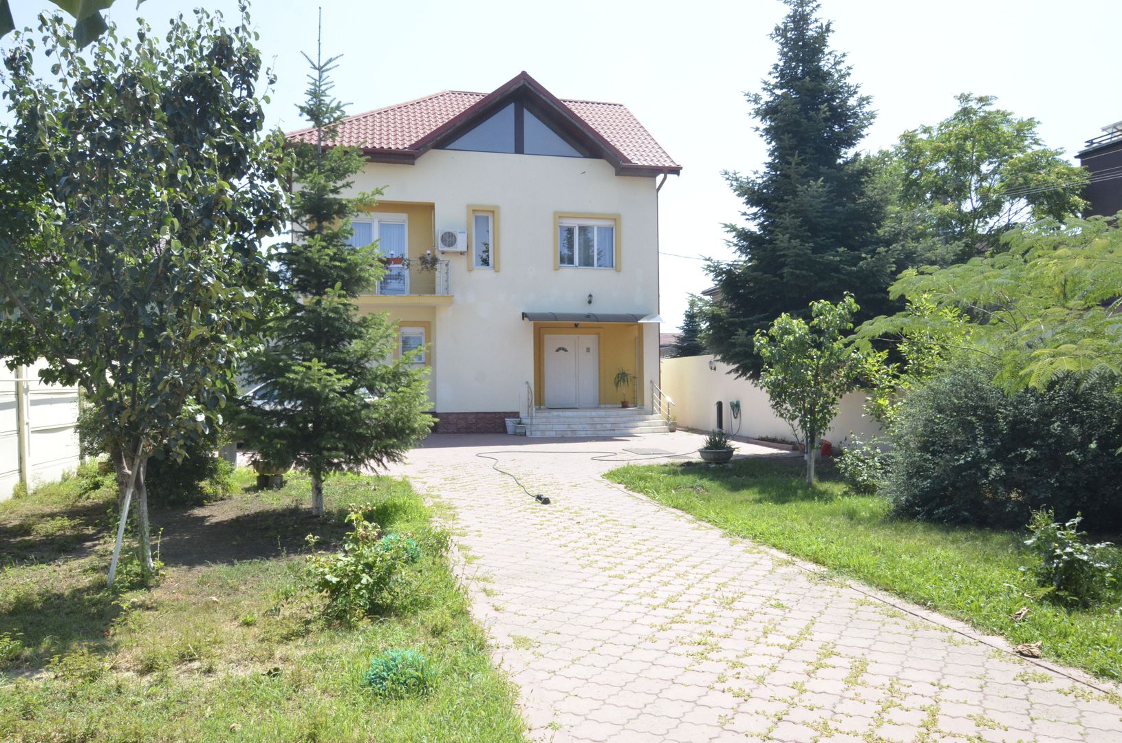 Inchiriem Vila individuala 6 camere cu panouri solare zona Pipera - Poză 1