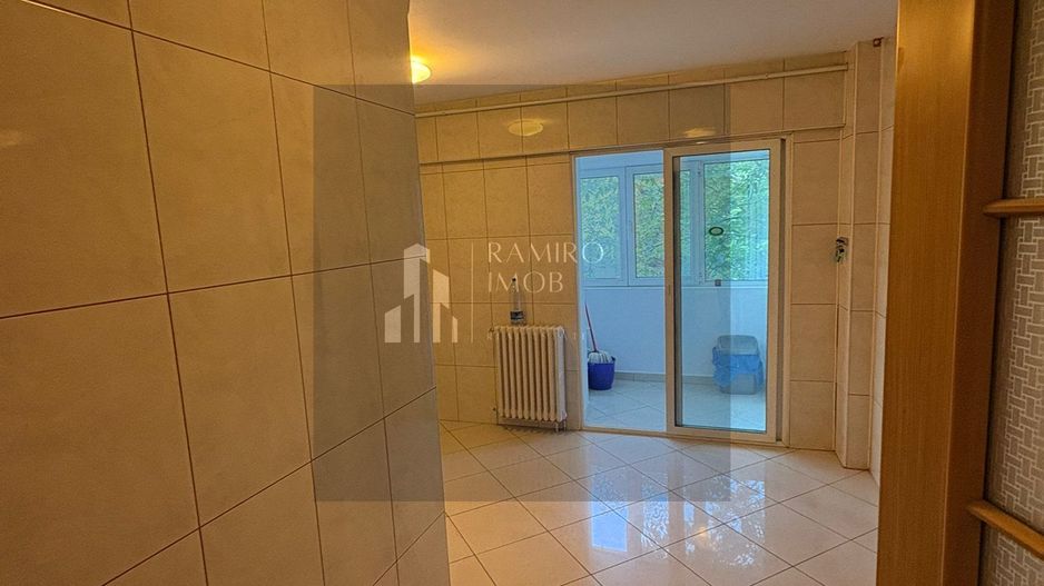 4 camere  etaj 1 /450 m METROU UNIRII - Poză 16