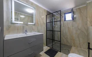 Proprietate cu 2 case si curte in Oarja, AG - Poză 11