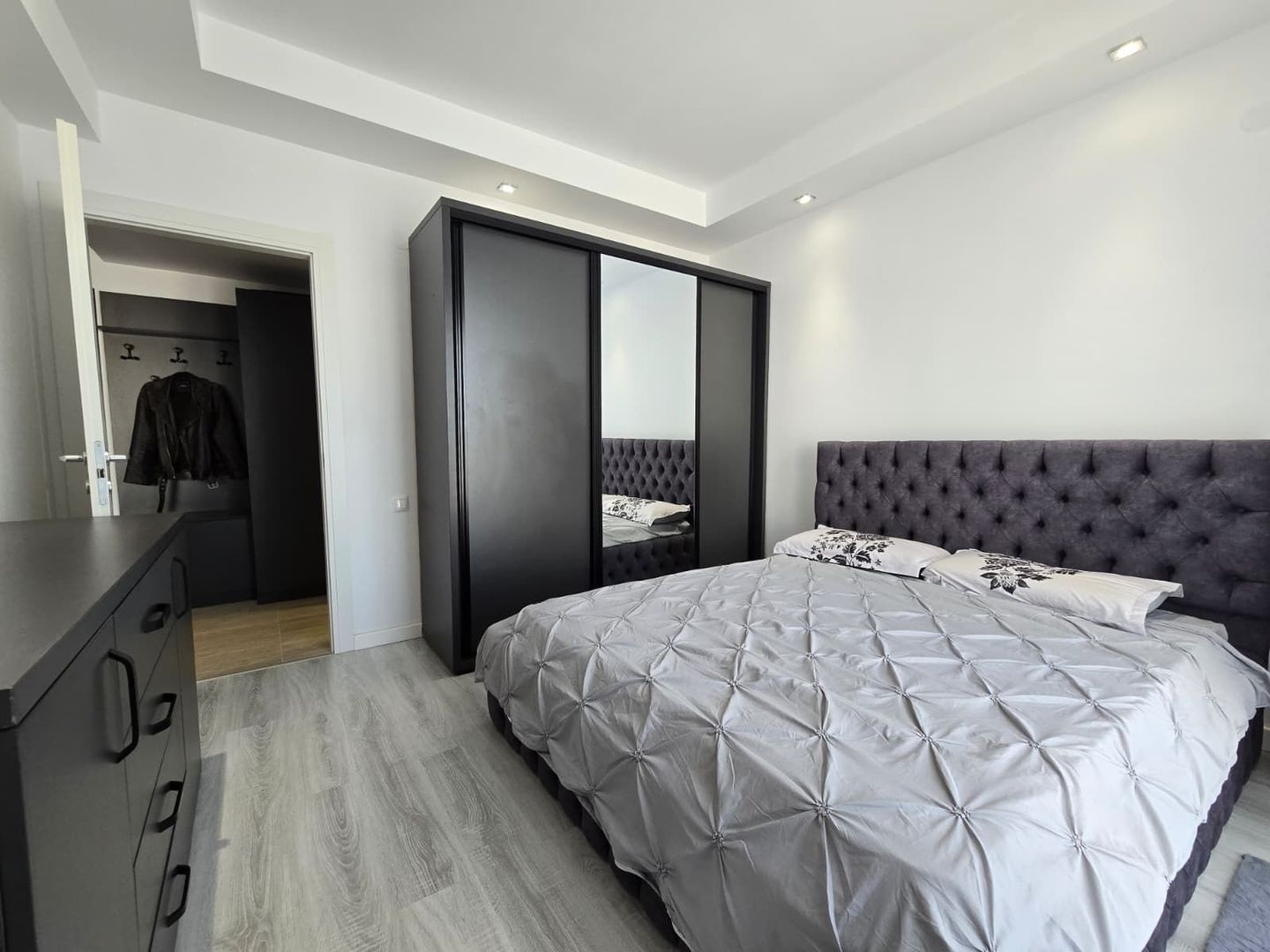 COSMOPOLIS  - STUDIO DUBLU cu vedere la piscina si parcare inclusa - Poză 12