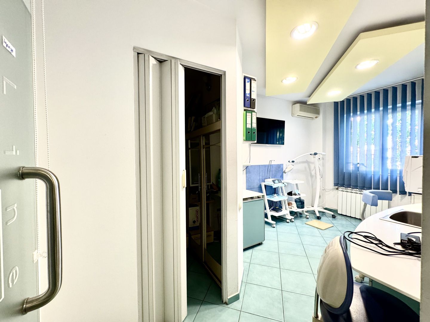 Cabinet stomatologic cu tradiție 20+ ani - dotat si funcțional - Poză 9