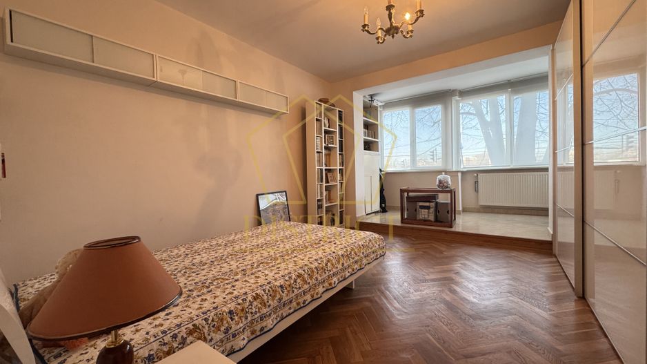 Apartament spatios cu 4 camere si garaj | Spitalul Judetean - Poză 7