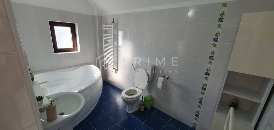 Casă individuală elegantă – Corunca, curte spațioasă - Poză 7