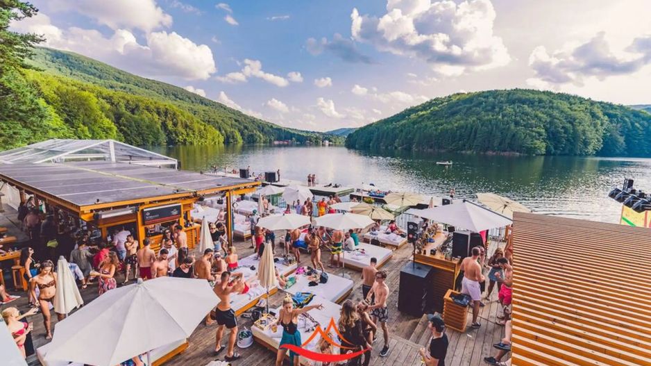 Investitie Valiug lacul Gozna Casa utilata 5 camere parau padure - Poză 26