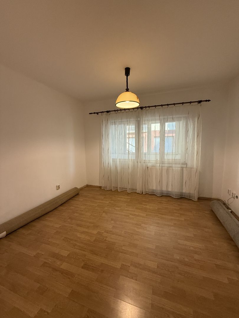 Apartament spațios cu 4 camere + garaj inclus – zona Ștrand–Tilișca - Poză 7