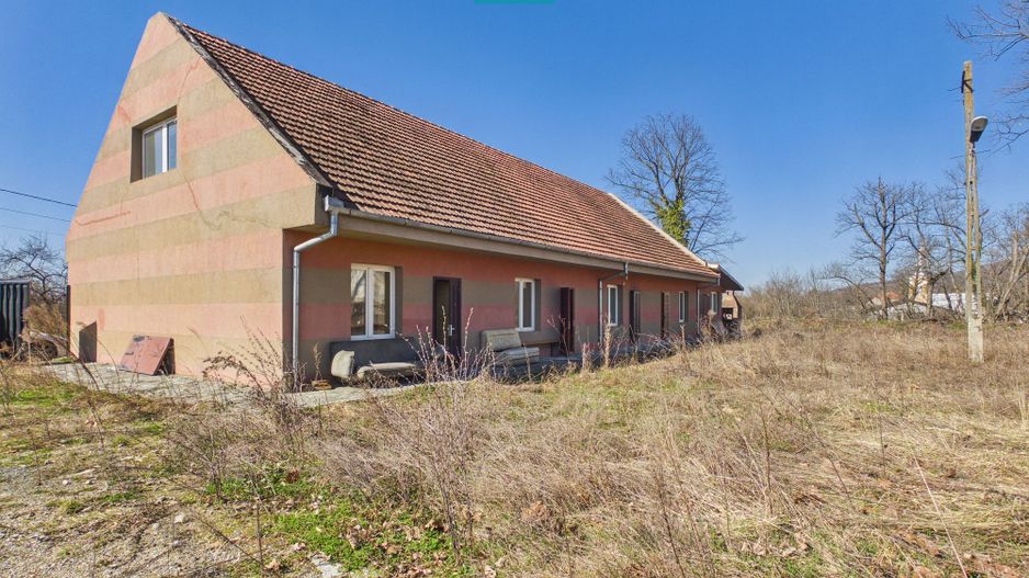 Casă cu 8 camere pentru investiții în Maciova CS - Poză 2