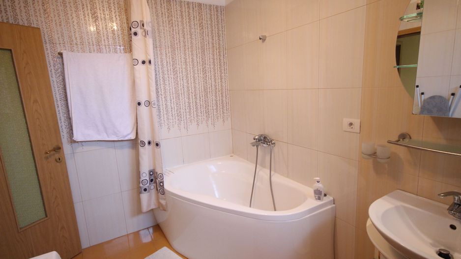 Apartament generos in imobil nou - Poză 8