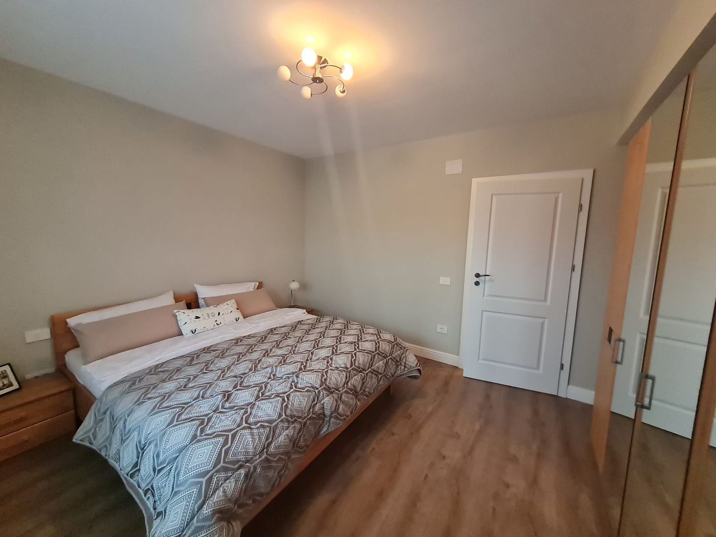 Casă ultrafinisata in zona Parcului central Dumbravita - Poză 7