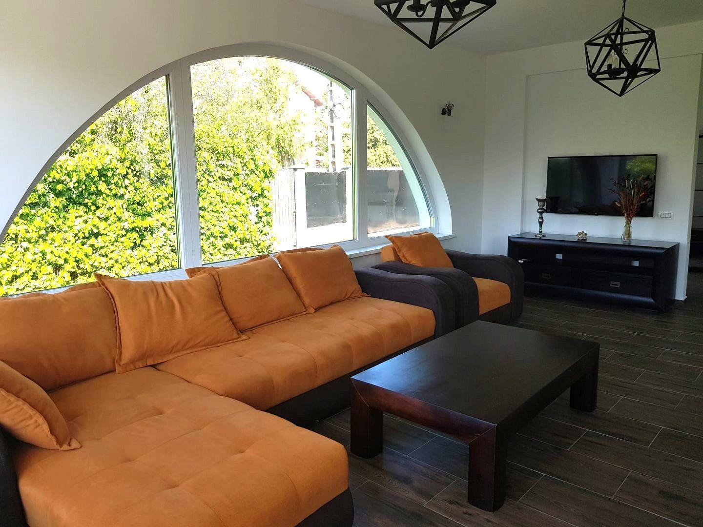 Vila pe parter 4 camere, curte generoasa / Tunari - Poză 2