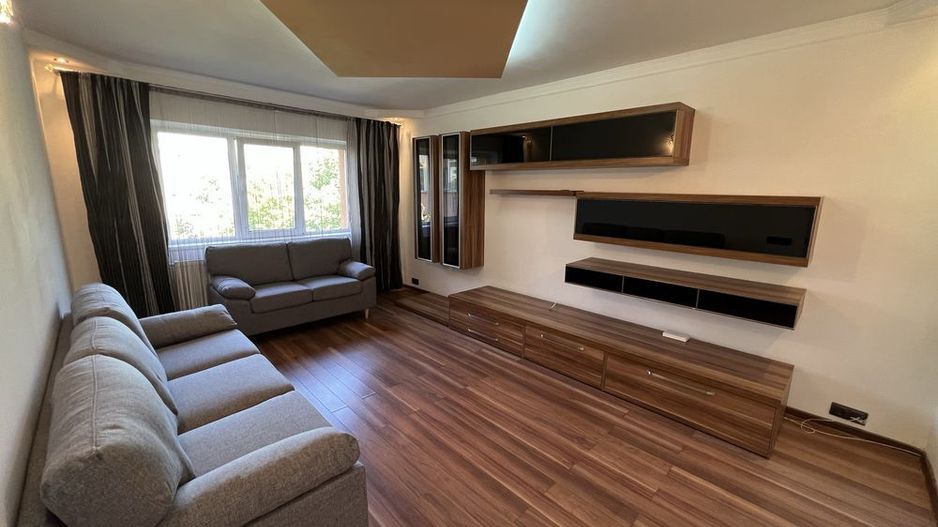 De Închiriat Apartament renovat 2 camere Rahova, loc parcare inclus - Poză 2