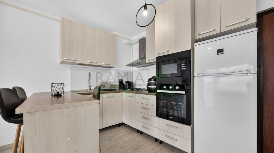 Apartament 2 camere,mobilat și utilat, parcare inclusă - Poză 2