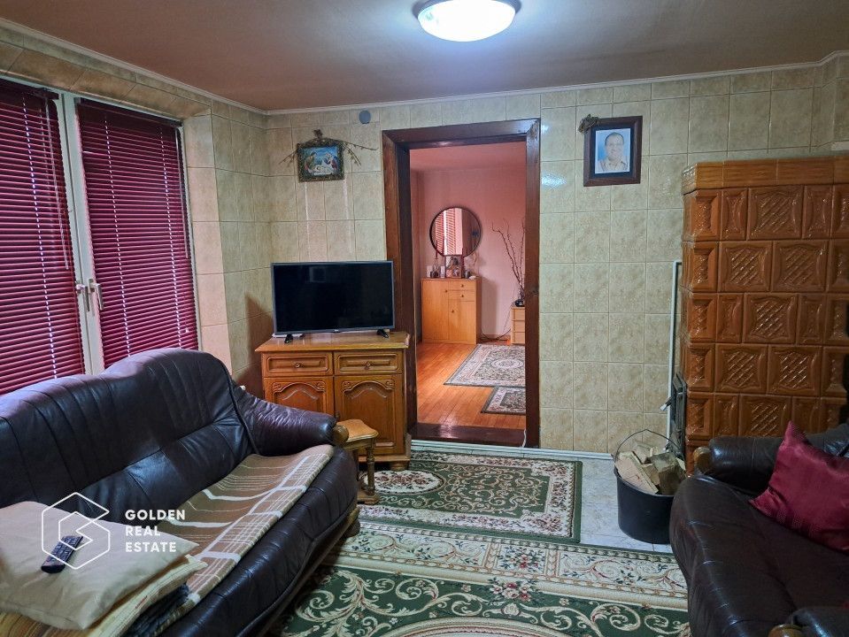 Casa mare cu 2 spatii comerciale, in Faget - Poză 6