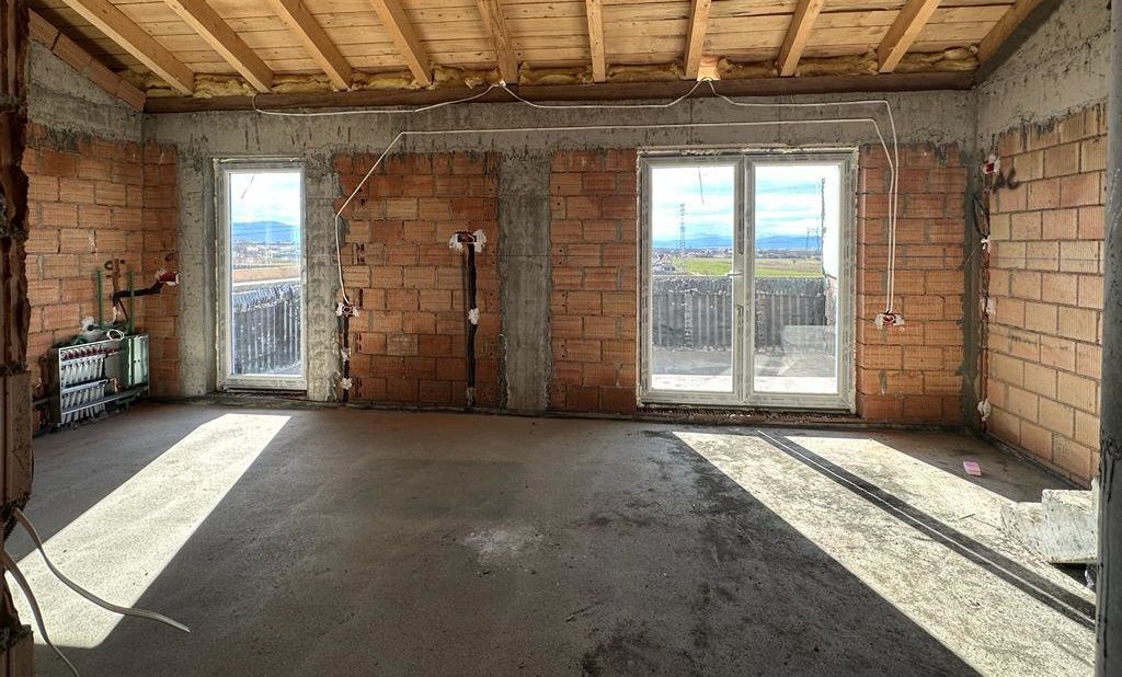 Apartament cu 3 camere cu terasa de 20 mp zona Sanpetru - Poză 4